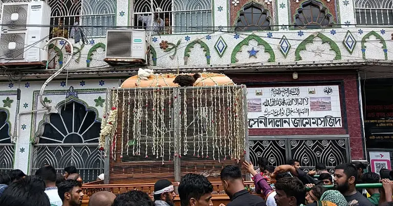 শিয়া সম্প্রদায়ের তাজিয়া মিছিল
